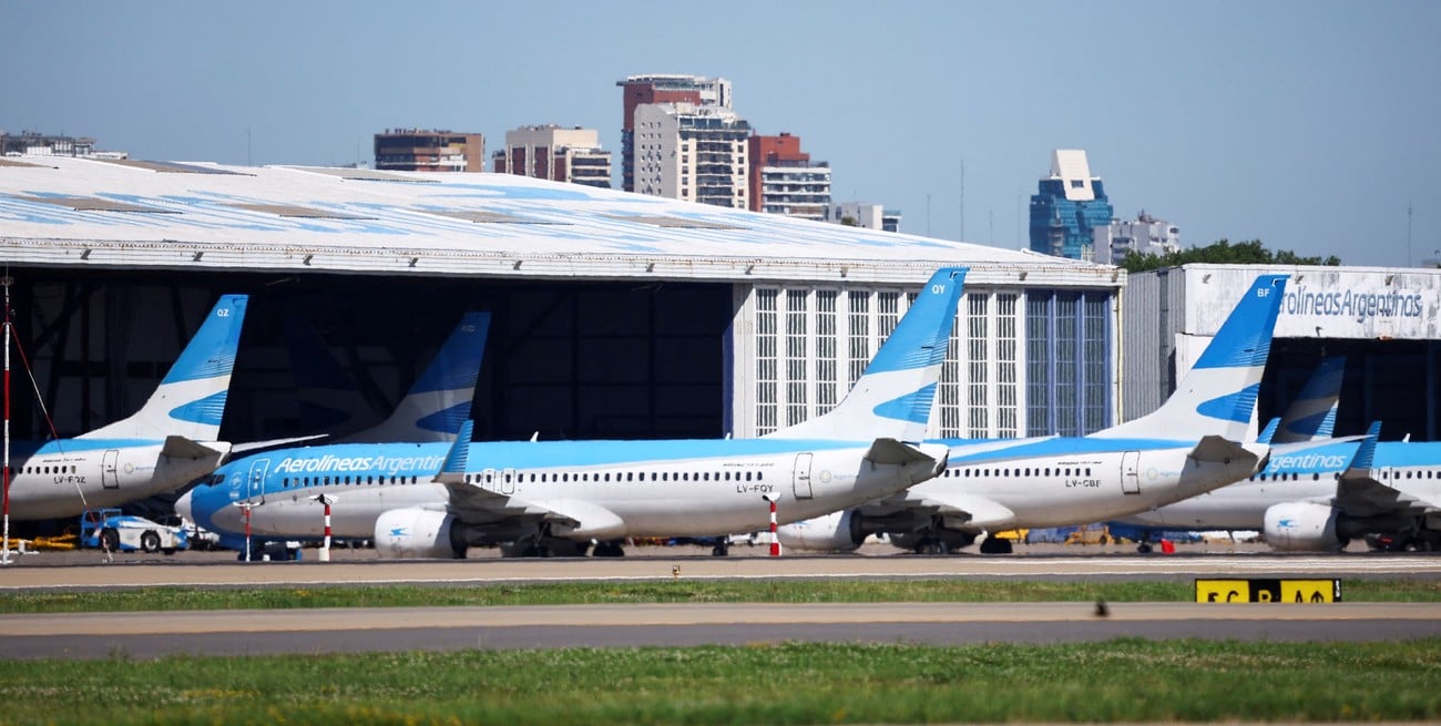 Milei sobre Aerolíneas Argentinas: “O se cierra o se privatiza"