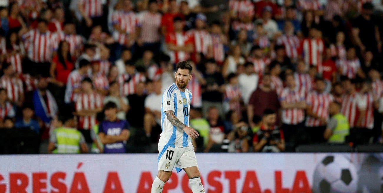 Lo que no se vio: Messi enojado con el árbitro y botellazo desde la tribuna