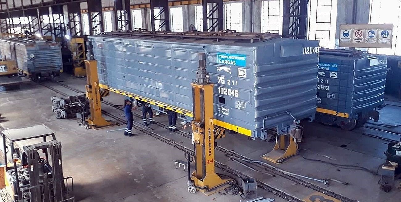 Por el incremento en los fletes ferroviarios, adaptan vagones para transportar cereales hacia los puertos