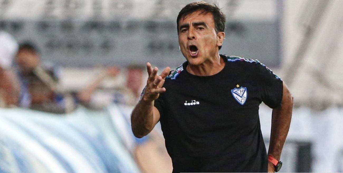 Vélez confirmó la salida de Gustavo Quinteros y Gremio lo espera en Brasil